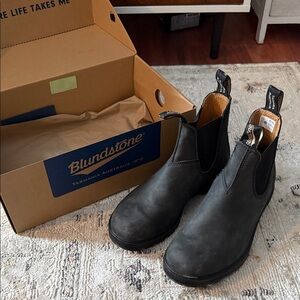Blundstone “rustic black”